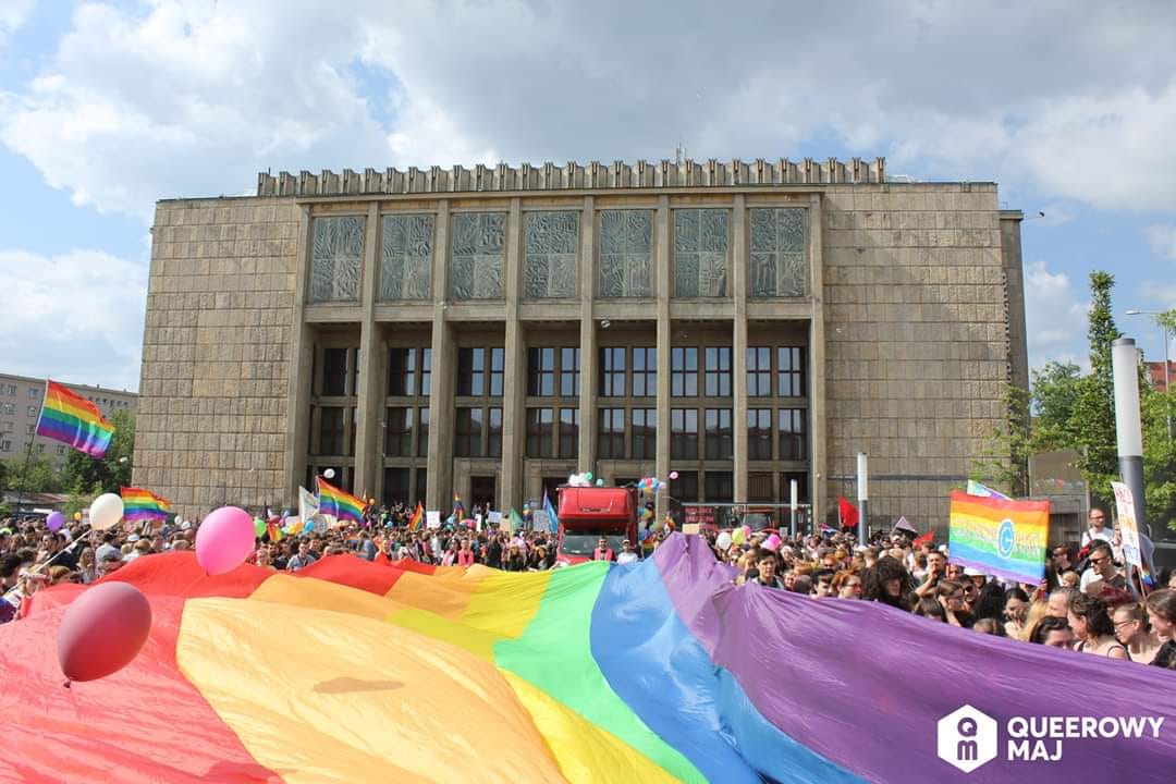 Colpevoli di amare. I diritti LGBT in Polonia sono ancora sotto attacco. Intervista a Mikolaj Czerwiński