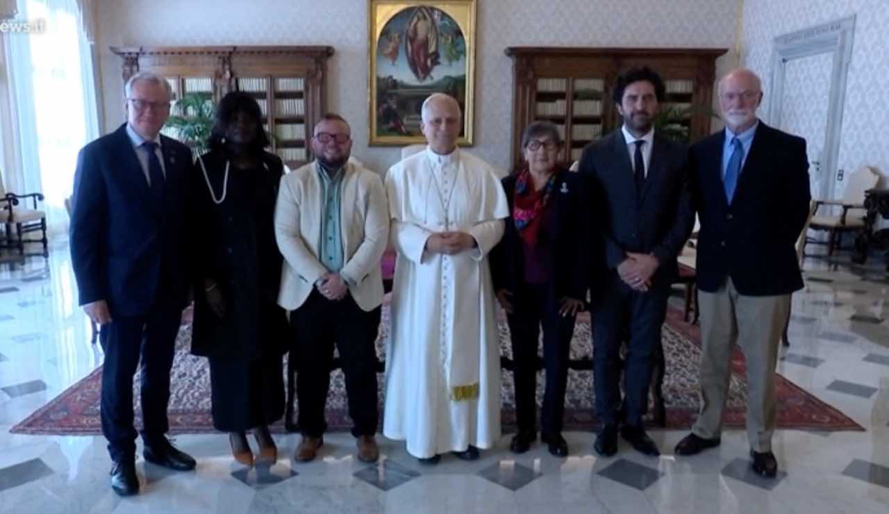 Papa Leone XIV, incontro storico in Vaticano: ha ospitato l’associazione per le vittime di abusi | Il racconto