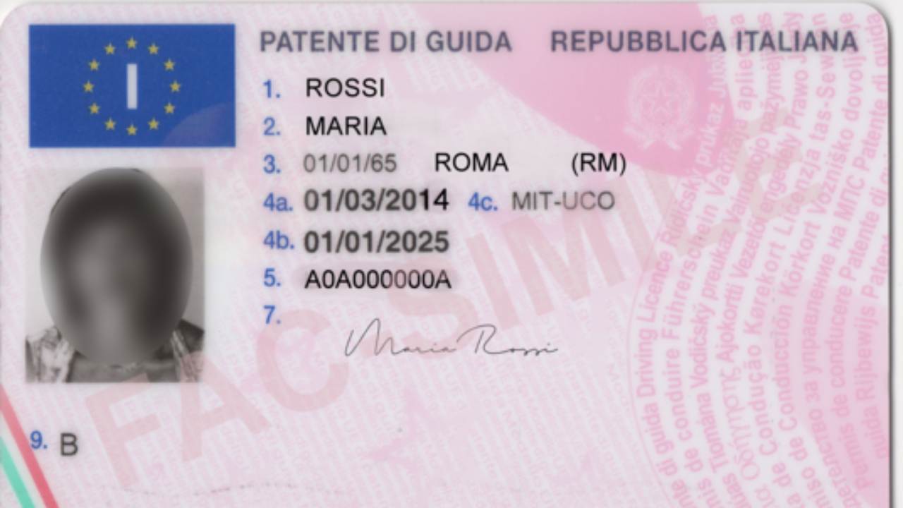 UFFICIALE RINNOVO PATENTE, decreto medici attivato: dal 1 Novembre controllano tutti gli automobilisti | Se non passi la visita patente cancellata dalle liste