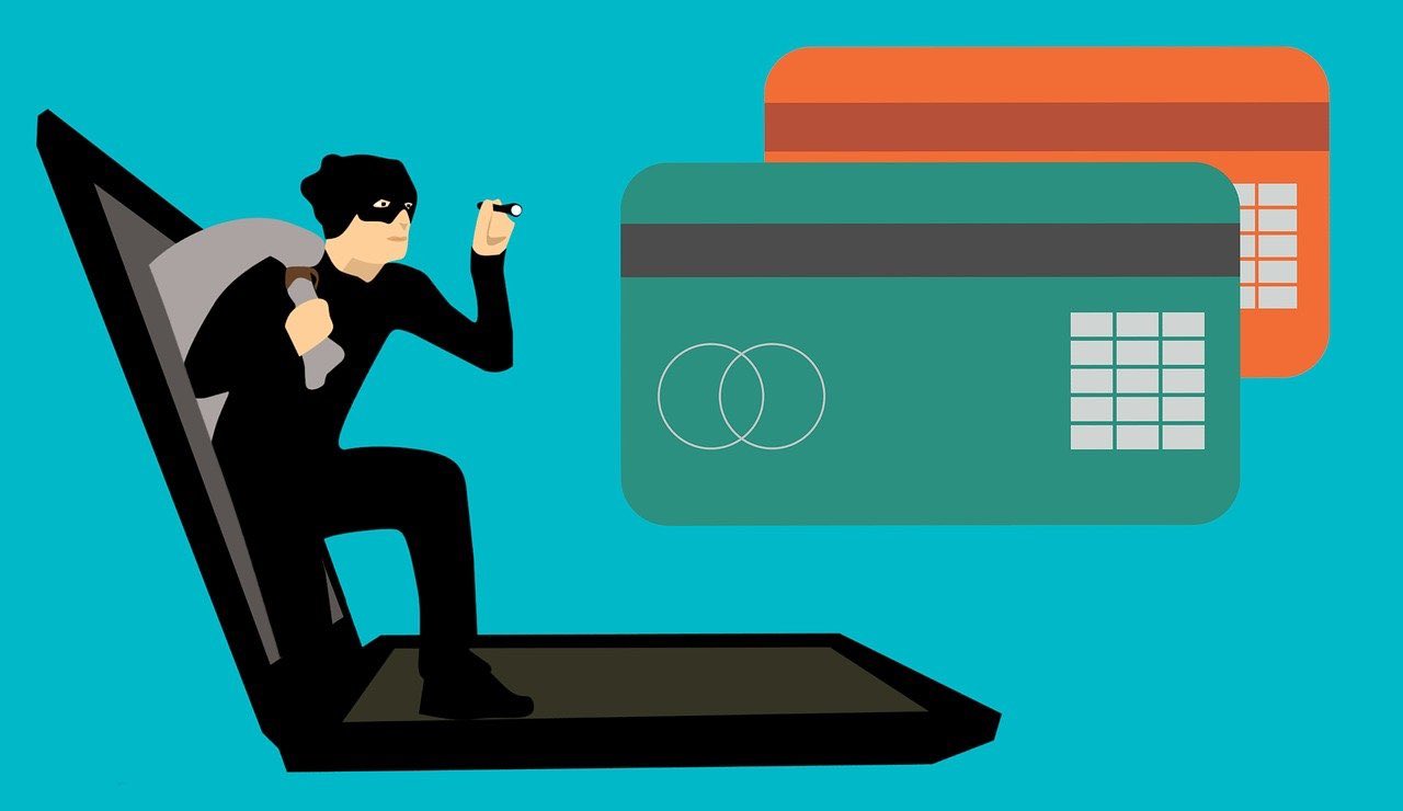 Occhio alla truffa, dalla finta offerta di lavoro al bancomat manomesso: non cascarci ma impara a smascherare i furbetti