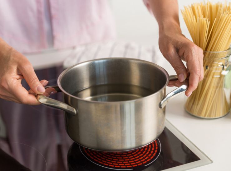 pentole - freepik - thebottomup.it