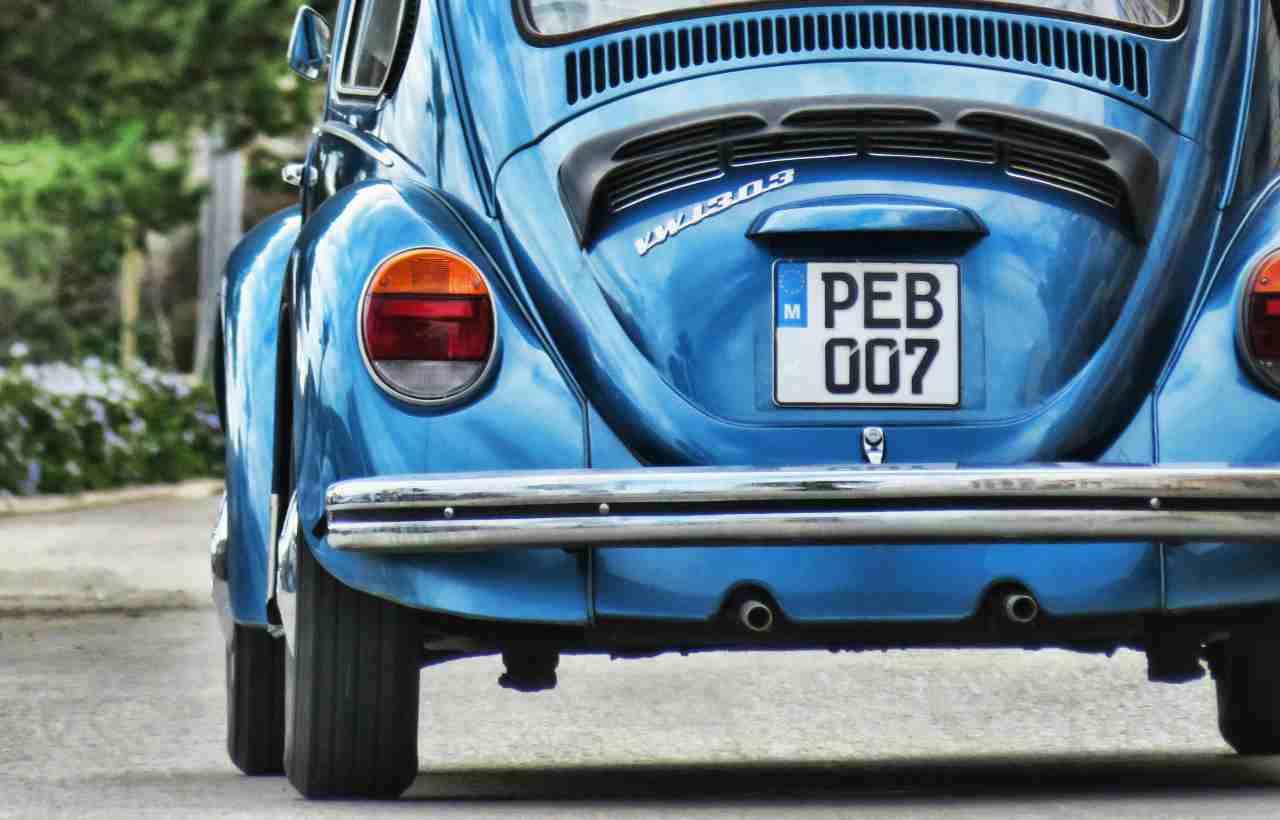 Targa estera, adesso sono problemi | REVE e carte in regola: scatta l’obbligo e la multa è gigantesca